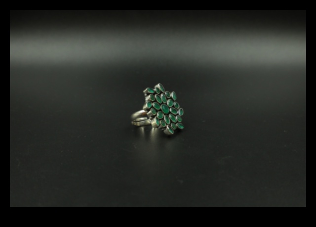 كنوز خالدة: تمتع بالأناقة مع خواتمنا الكلاسيكية