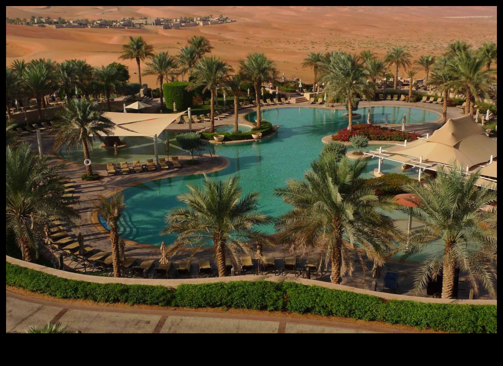 الواحة الفخمة: انغمس في الفخامة مع مجموعة خلخال الواحة لدينا