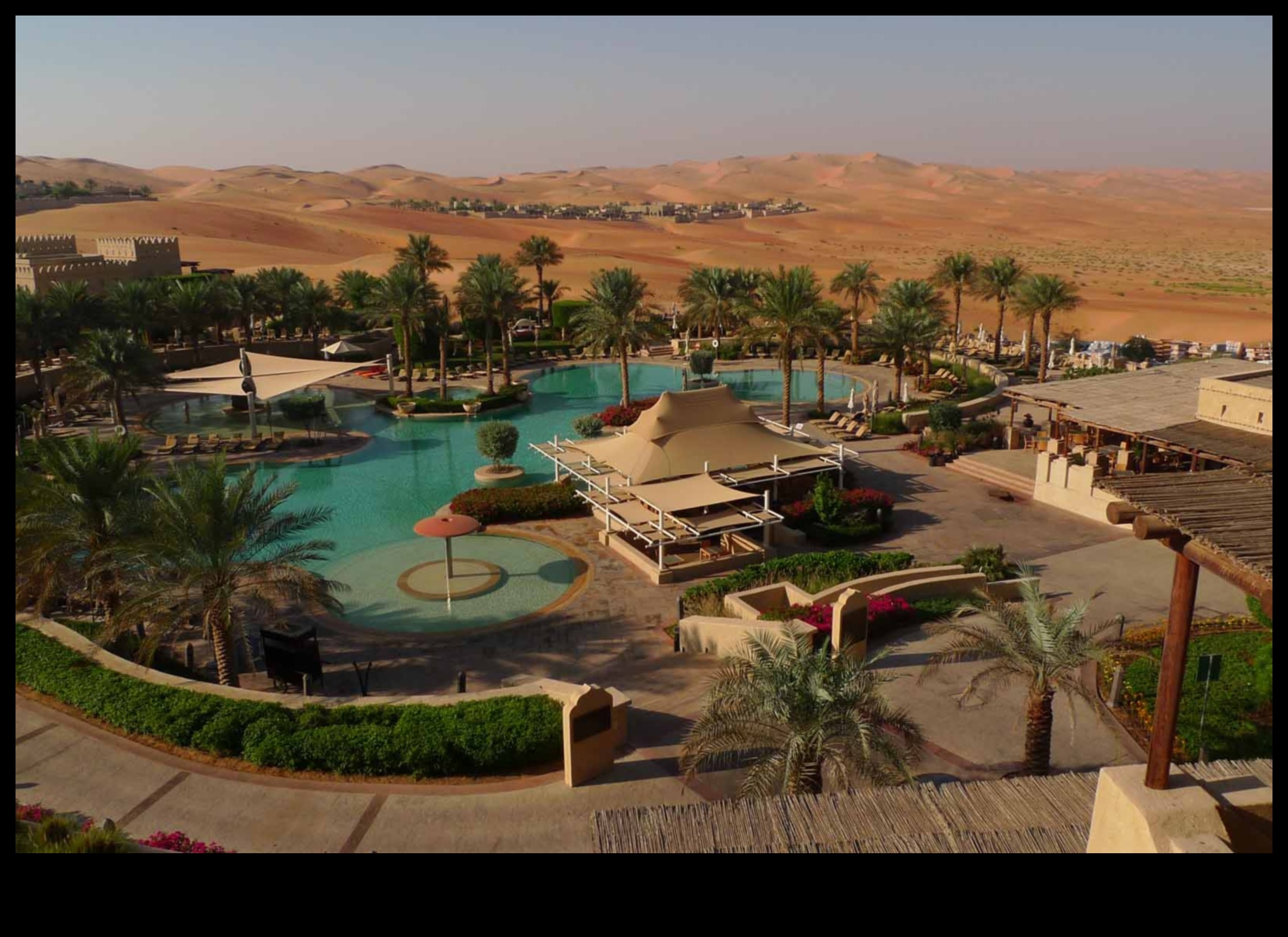 الواحة الفخمة: انغمس في الفخامة مع مجموعة خلخال الواحة لدينا