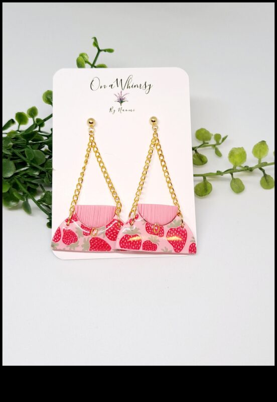 عجائب غريبة الأطوار: التقط السحر في قلاداتنا المستوحاة من غريب الأطوار