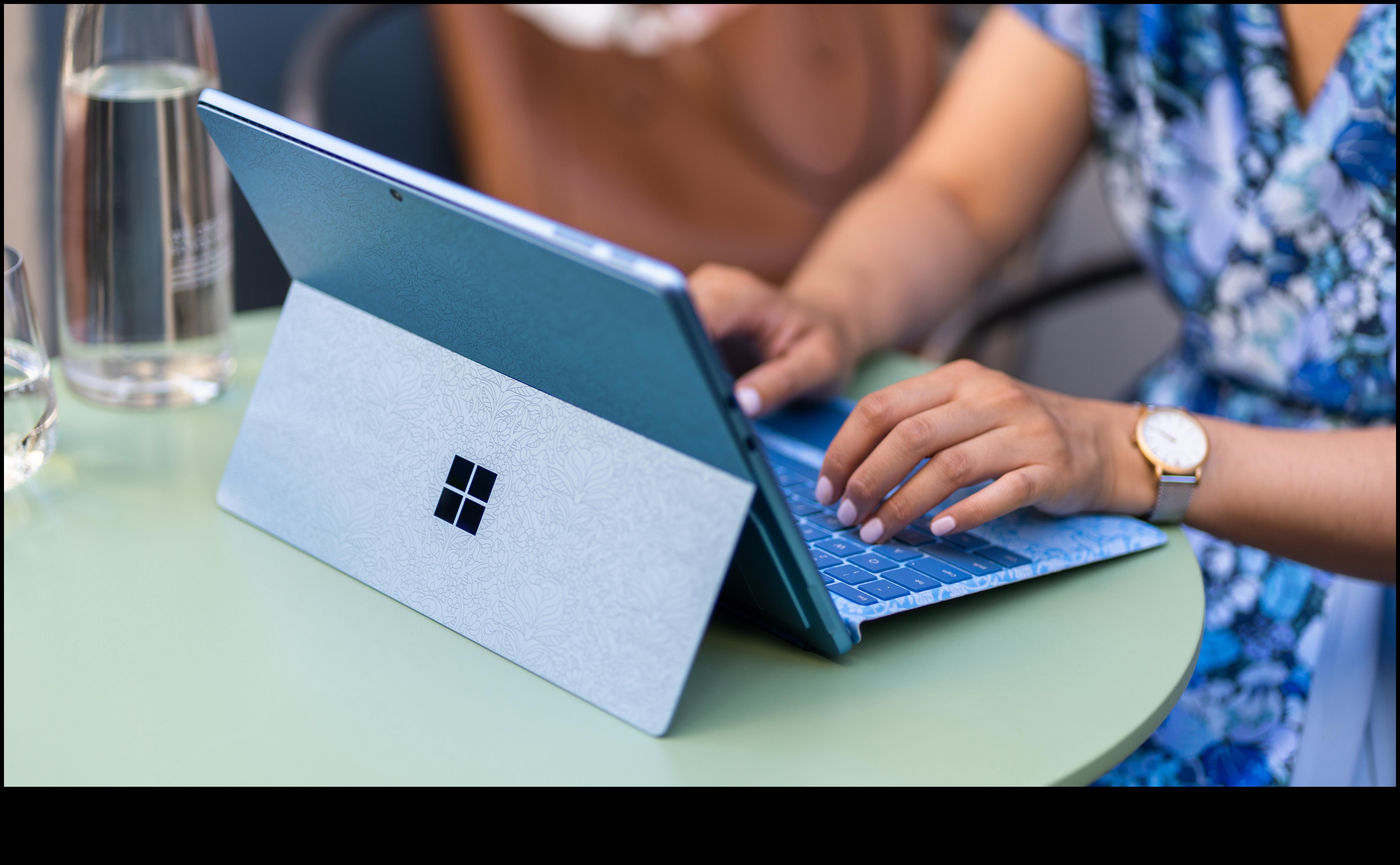 فرحة المصمم: الملحقات الفنية والجمالية لأجهزة الكمبيوتر المحمولة