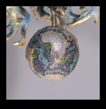 تم الكشف عن البراعة الفنية: اكتشف جاذبية الزينة المصنوعة يدويًا