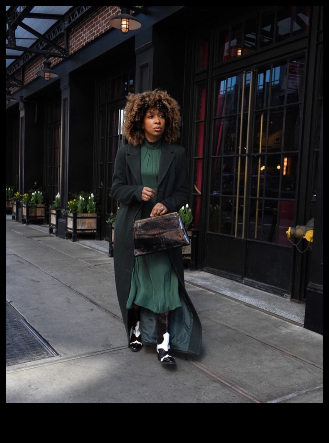 سحر أحادي اللون: ارفع من أسلوبك مع ملابس ذات لون واحد