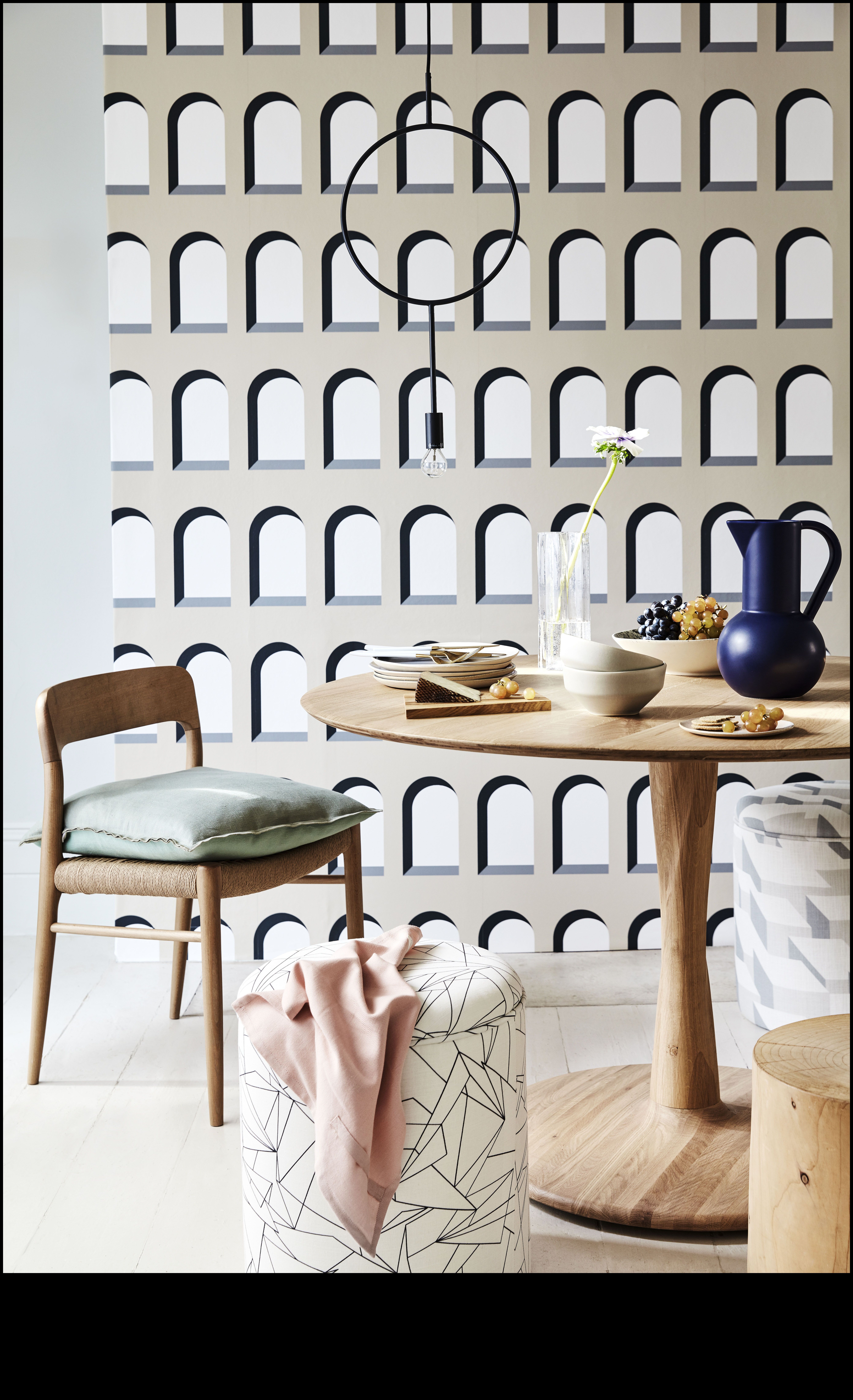 هل يمكنك اقتراح طرق إبداعية لاستخدام الأنماط الهندسية في ديكور المنزل؟