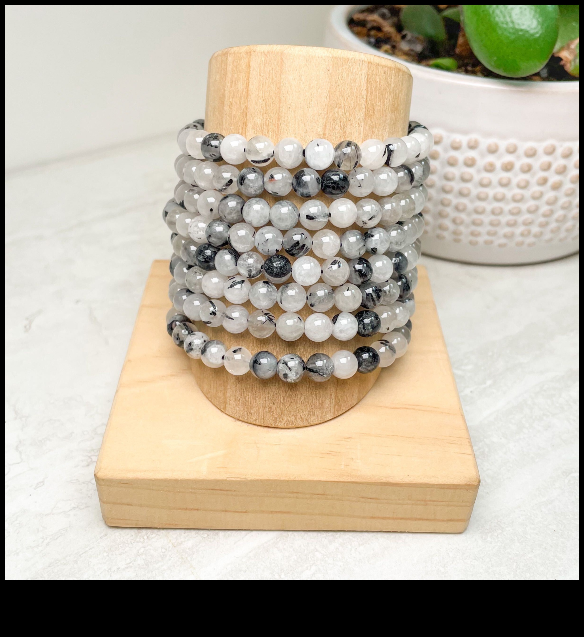 سلسلة كريستال: زيّن نفسك بسلسلة أساورنا الكريستالية