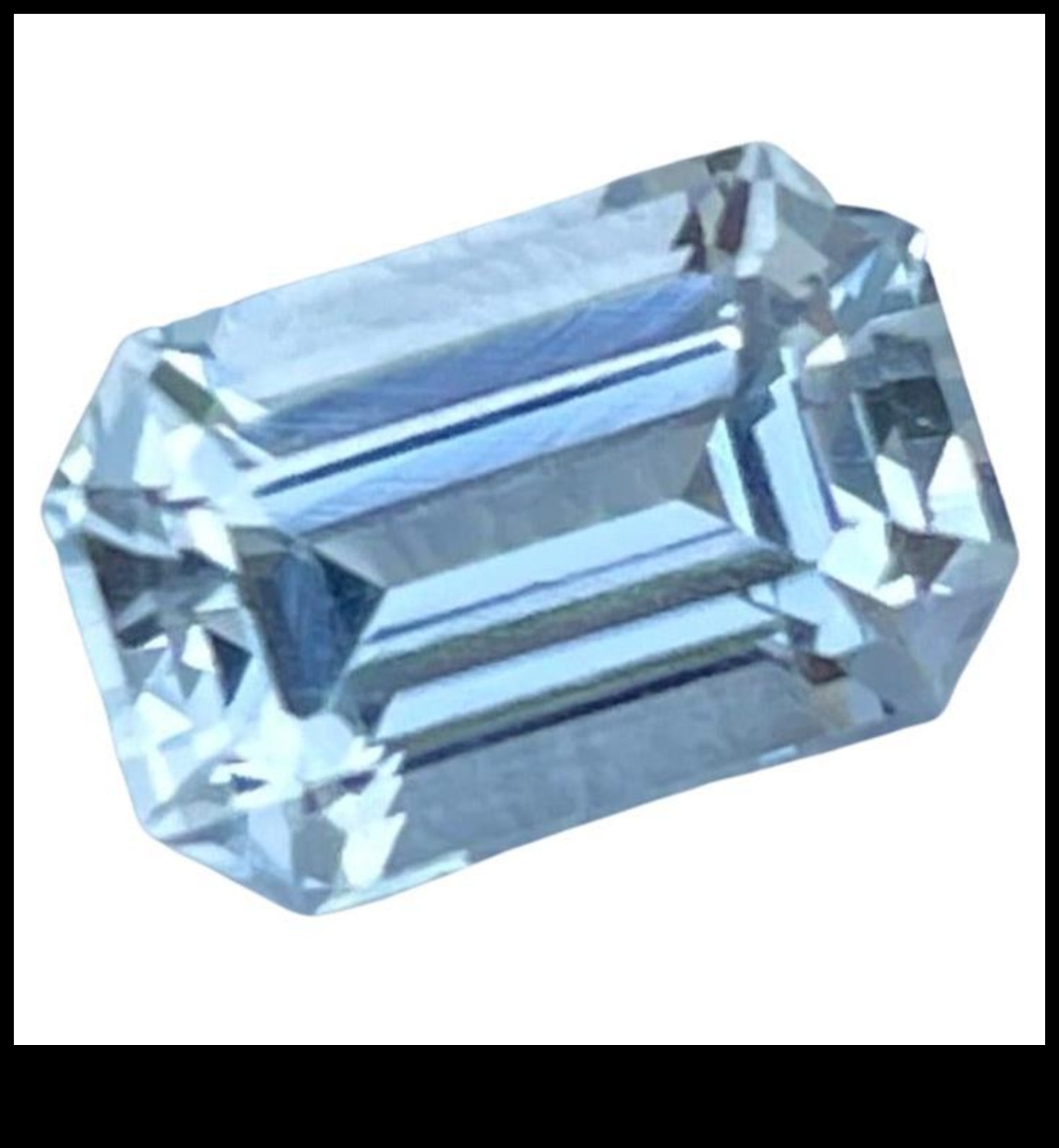 أناقة الزبرجد: انغمس في الجوهر الأزرق الهادئ