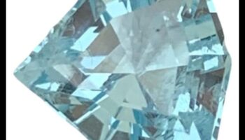 أناقة الزبرجد: انغمس في الجوهر الأزرق الهادئ